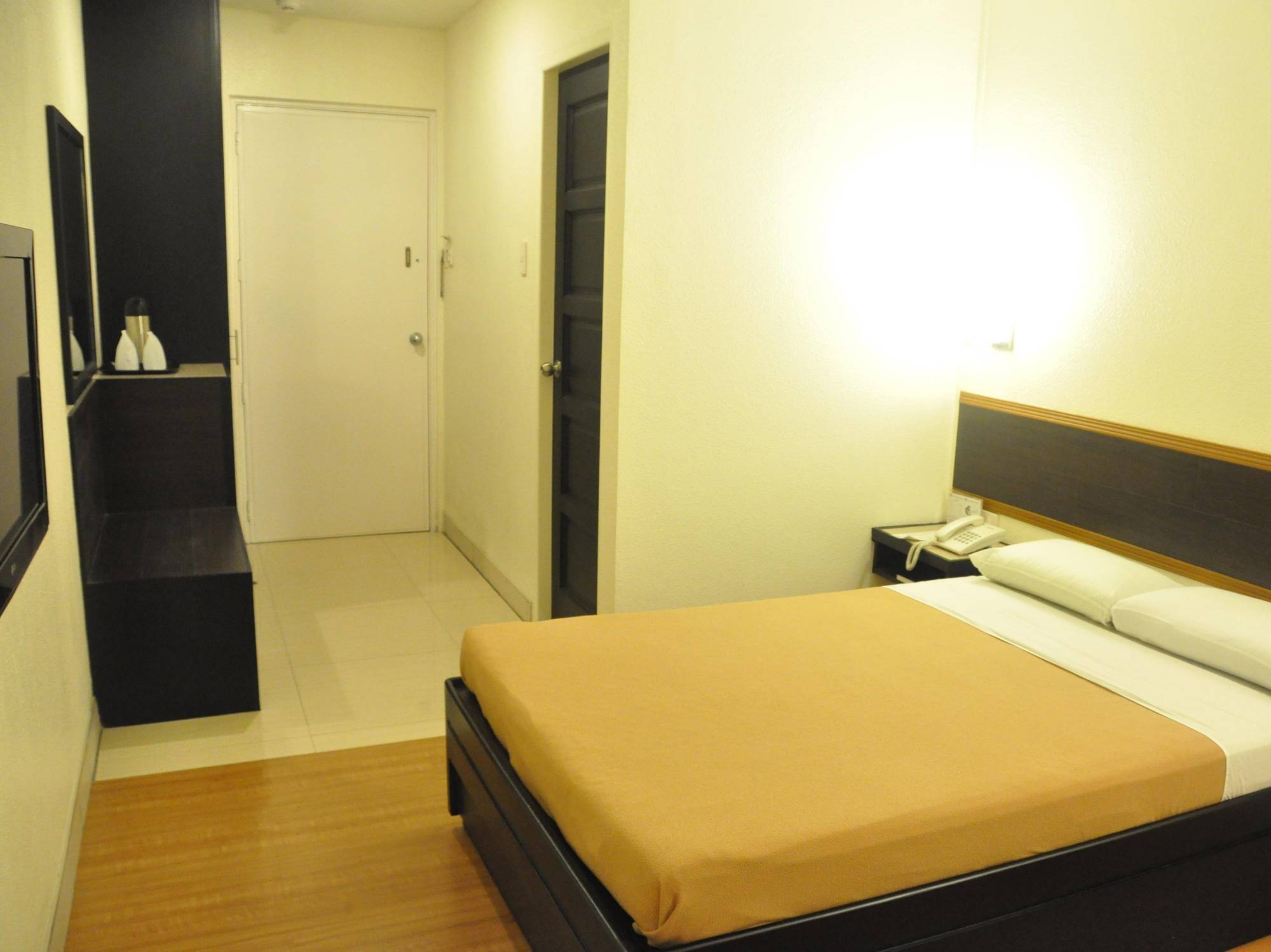 Iloilo Midtown Hotel Bagian luar foto